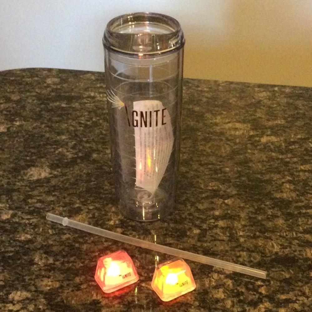 Travel Cup with Flashing 🔥 Ice Cubes